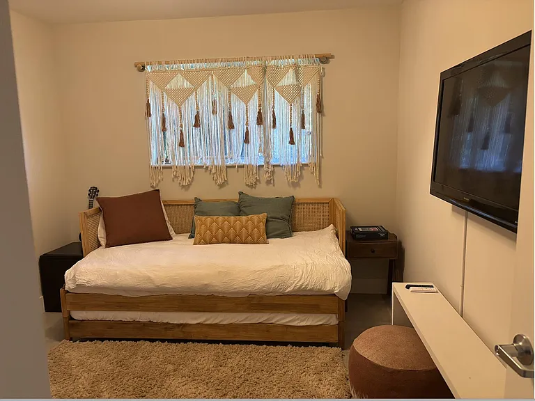 1822 Windsor Dr #1 — Photo 11