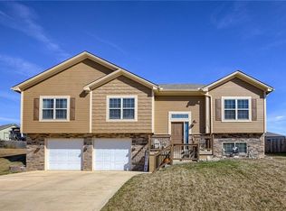 1217 N Old Mill Rd, Independence, MO 64056