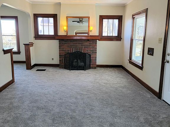 3rd image of 33 Maplelawn Dr