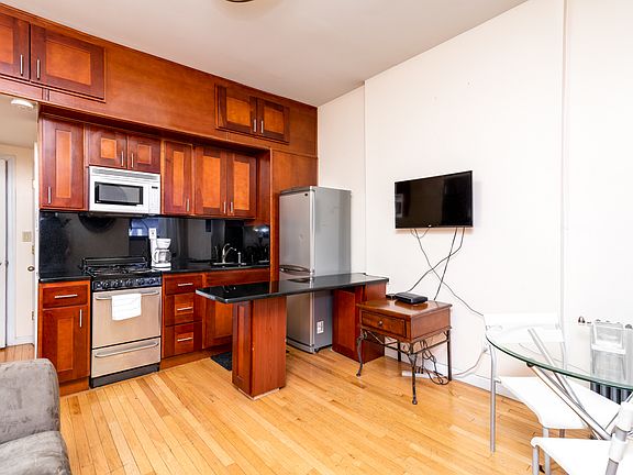 3rd image of 885 9th Ave APT 3F