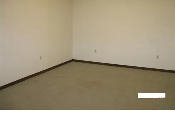 501 Elmwood Dr, Hudson, NH 03051