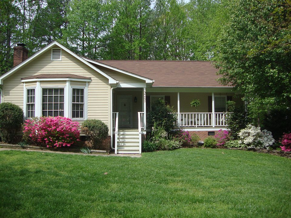 1st image of 4407 Forest Walk Dr
