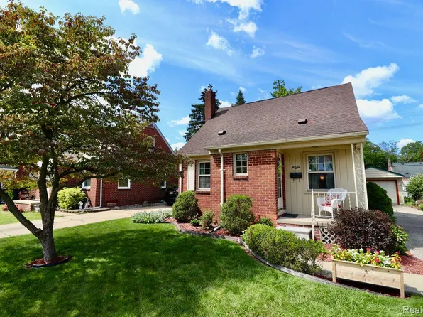 2230 17th St, Wyandotte, MI 48192