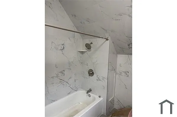 Building Photo - 24 Grand St #1