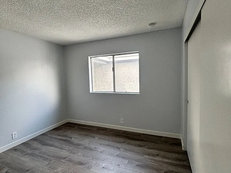 2649 Marengo St — Photo 22