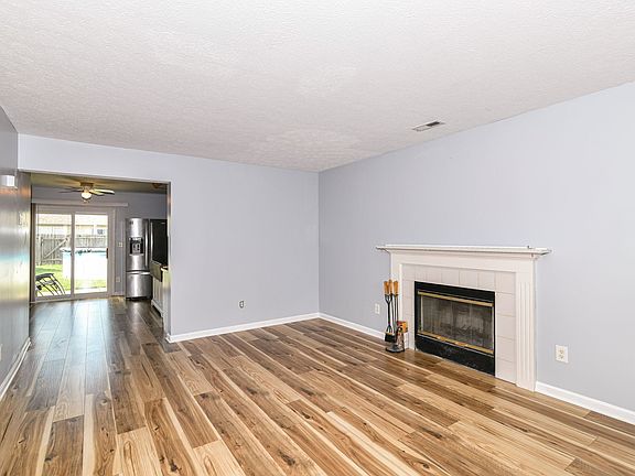 4th image of 701 Breakers Ln