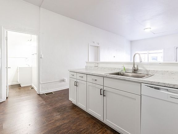 4th image of 91 Amanda Ave Floor 1