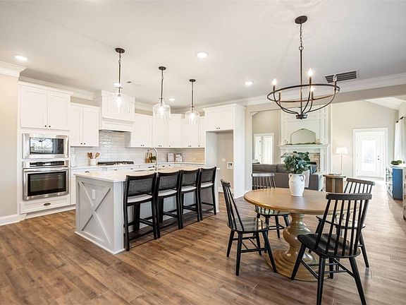 5th image of 1890 Long Leaf Ln