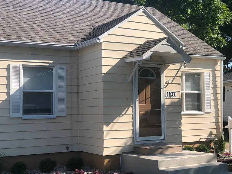 1107 Grant Ave — Photo 3