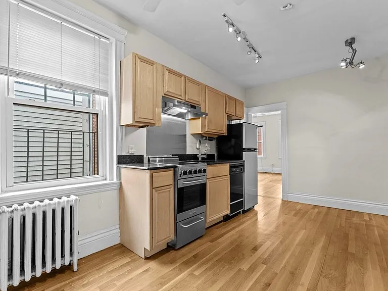 35 Queensberry St #22 — Photo 3