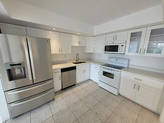 5th image of 18032 Biscayne Blvd #301