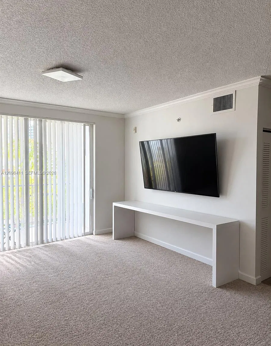 Porto Bellagio Condo — Photo 4