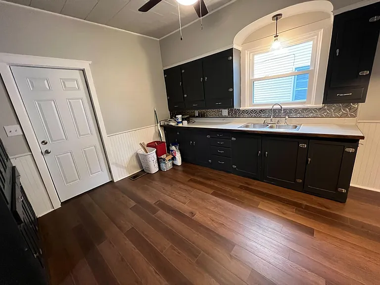 210 N Gilbert St — Photo 4