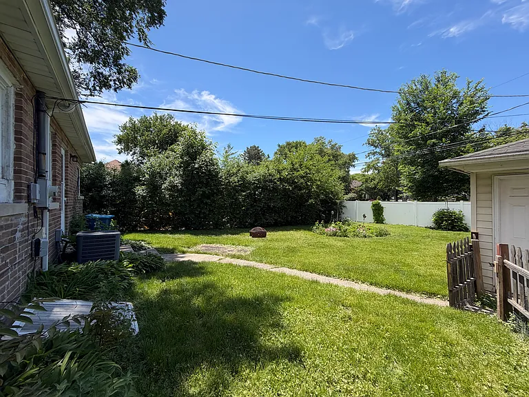 538 Mills St — Photo 2