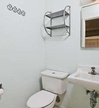 5th image of 686 College Dr #690