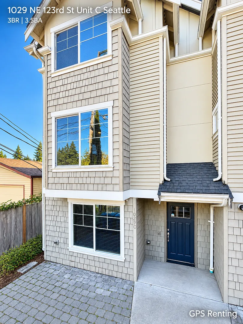 Modern 3-Bedroom, 3.5-Bathroom End-Unit Townhome in North Seattle — Photo 1