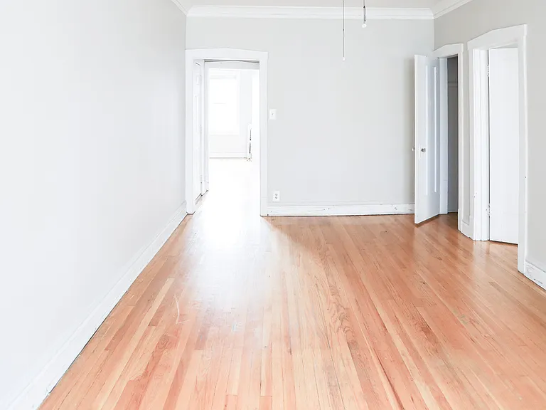 2473 W Gunnison St #3 — Photo 5