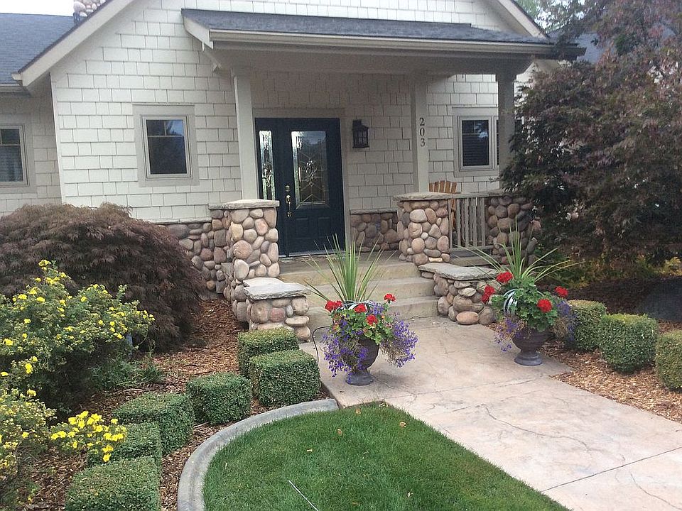 1st image of 203 Eagle Dr