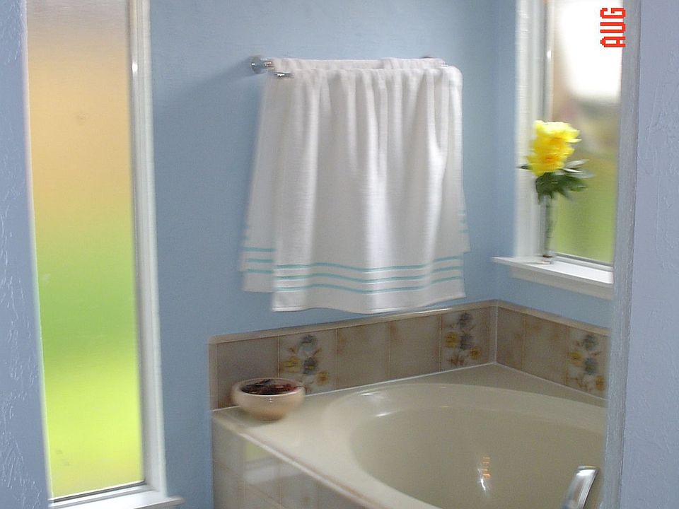 Jacuzzi tub in the master bedroom