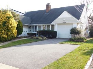 11 Adams St, East Rockaway, NY 11518