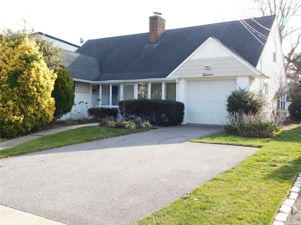 11 Adams Street, East Rockaway, NY 11518