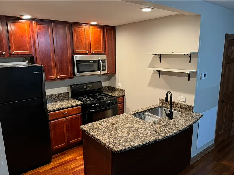 1317 W Taylor St #1R — Photo 6