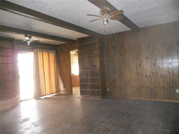 4th image of 10929 Lakewood Ave