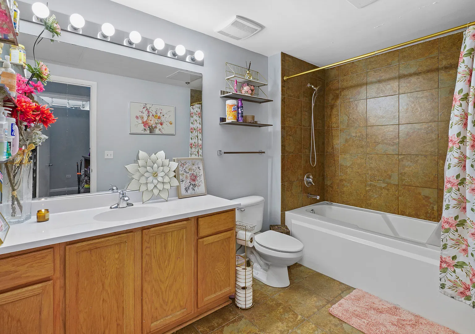 2 bed, 925 sqft, $3,000 — Photo 3