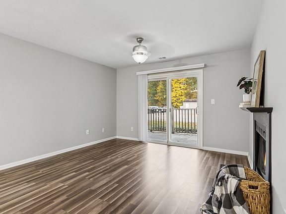 5th image of 535 Pineland Cir APT 102