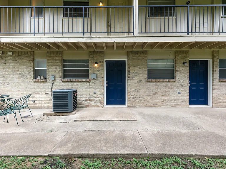 1140 Tyra Ln #C — Photo 21
