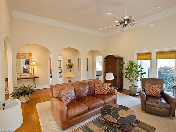3rd image of 8003 Chatsworth Ct