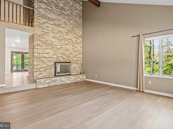5th image of 4908 Martha Ln