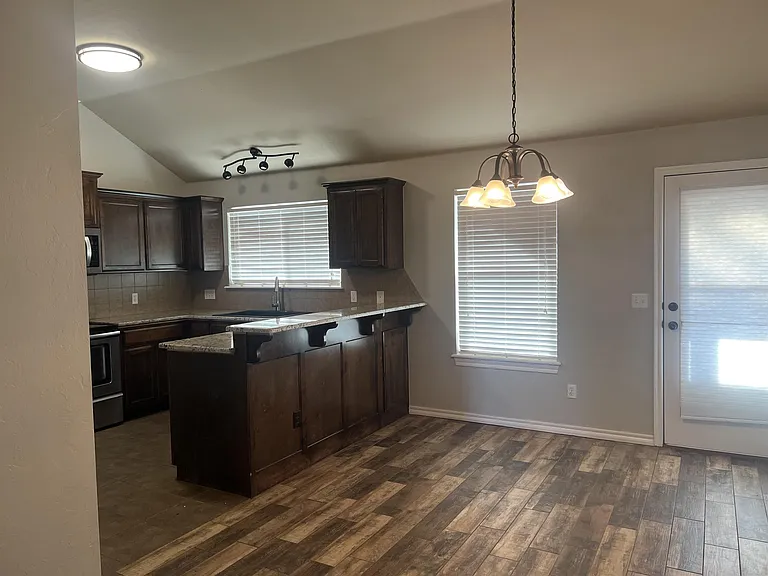 901 Greenfield Ave — Photo 21