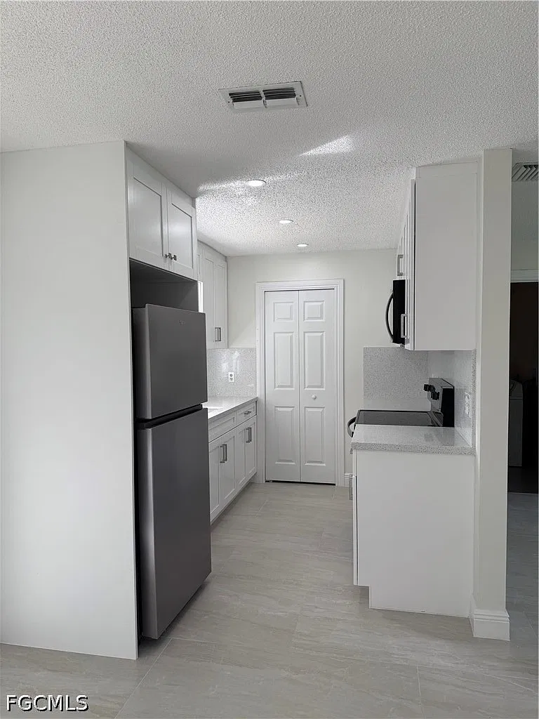 3 bed, 2.0 bath, 982 sqft, $1,700 — Photo 4