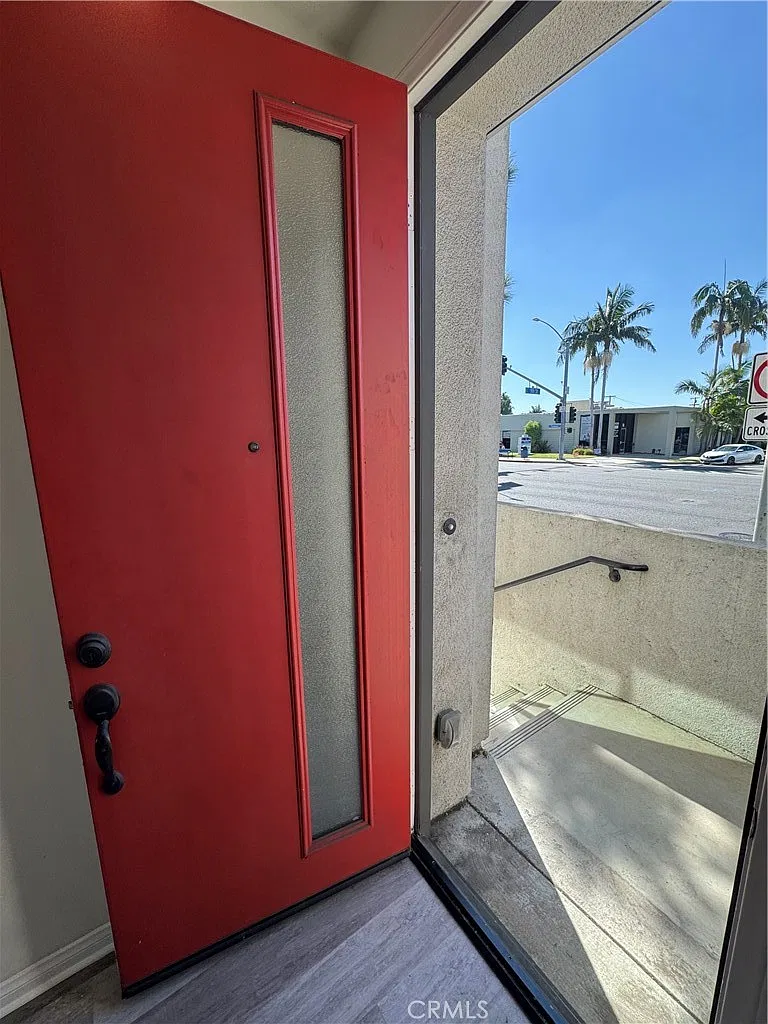 3 bed, 1800 sqft, $3,995 — Photo 2
