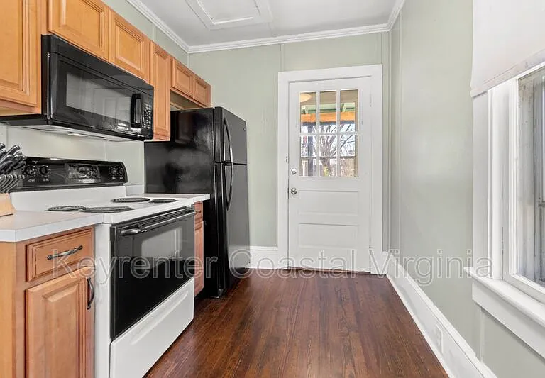 338 Main St #B — Photo 2