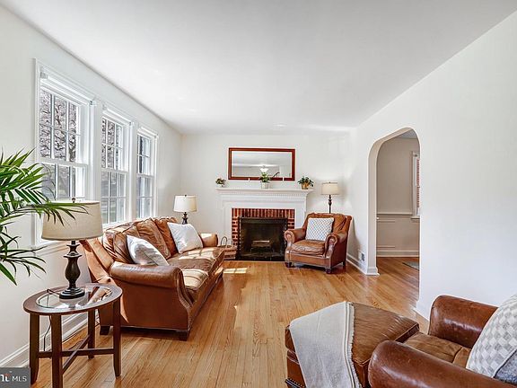 4th image of 3643 Alton Pl NW
