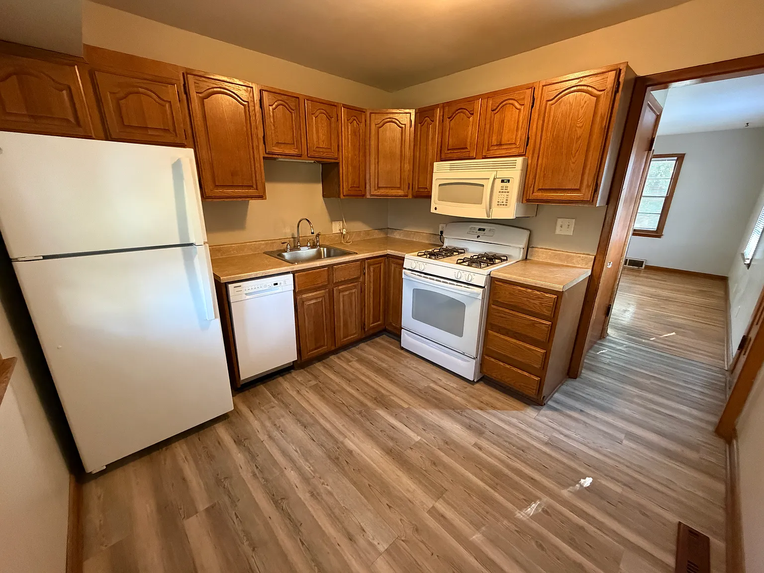 2 bed, 1062 sqft, $1,395 — Photo 2