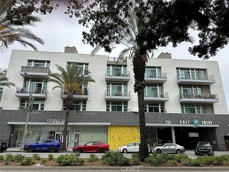 238 S Arroyo Pkwy #213 — Photo 2
