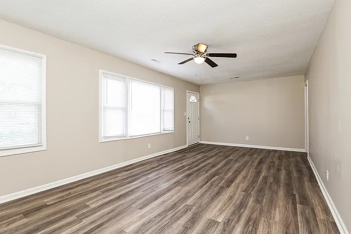 3 bed, 2.0 bath, 1221 sqft, $1,975 — Photo 3