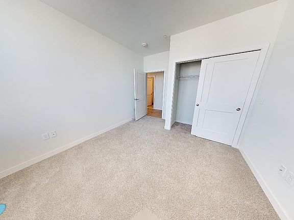 4th image of 12 Patriot Pkwy #392