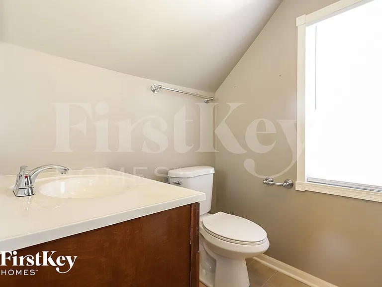 1102 Shoreland Ct — Photo 13