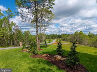 2 Gauley Ridge Rd, Mount Nebo, WV 26679