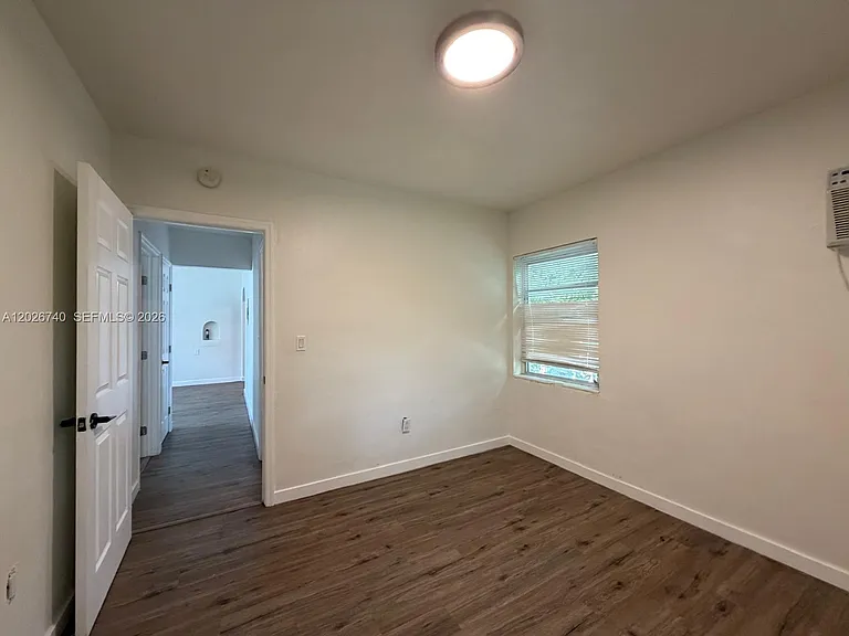 535 SW 7th St #4 — Photo 10