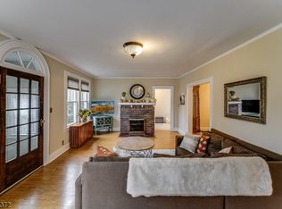 30 Nassau Rd, Verona, NJ 07044