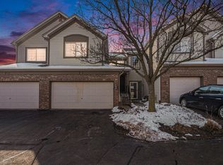 921 Parkhill Cir, Aurora, IL 60502