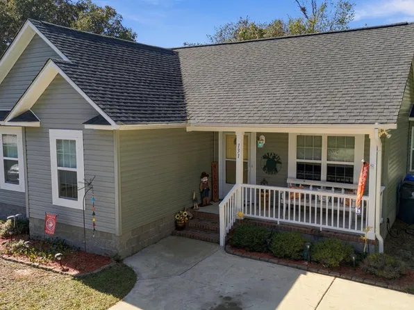 131 NW 13th Street, Oak Island, NC 28465