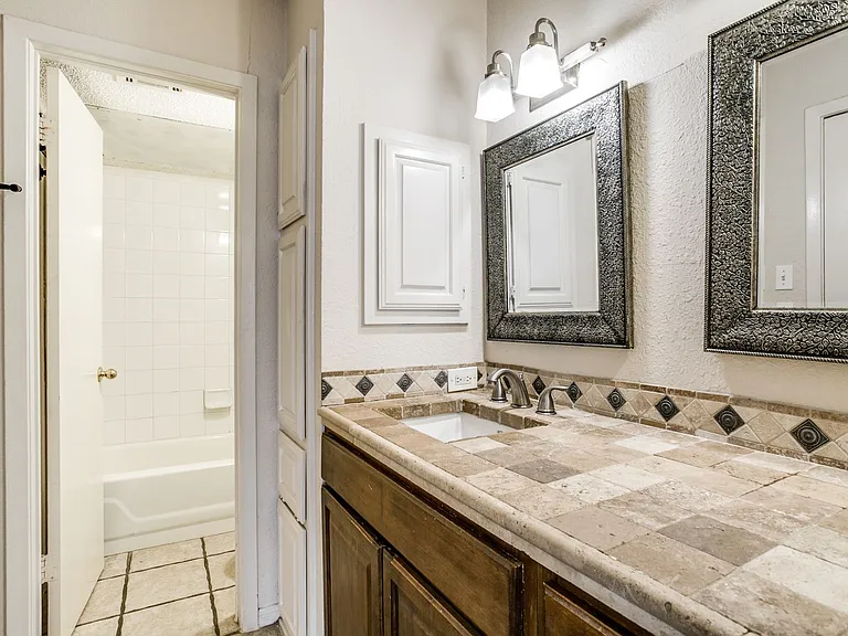 2621 Piedras Dr — Photo 10