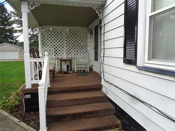 3rd image of 218 Elm St N