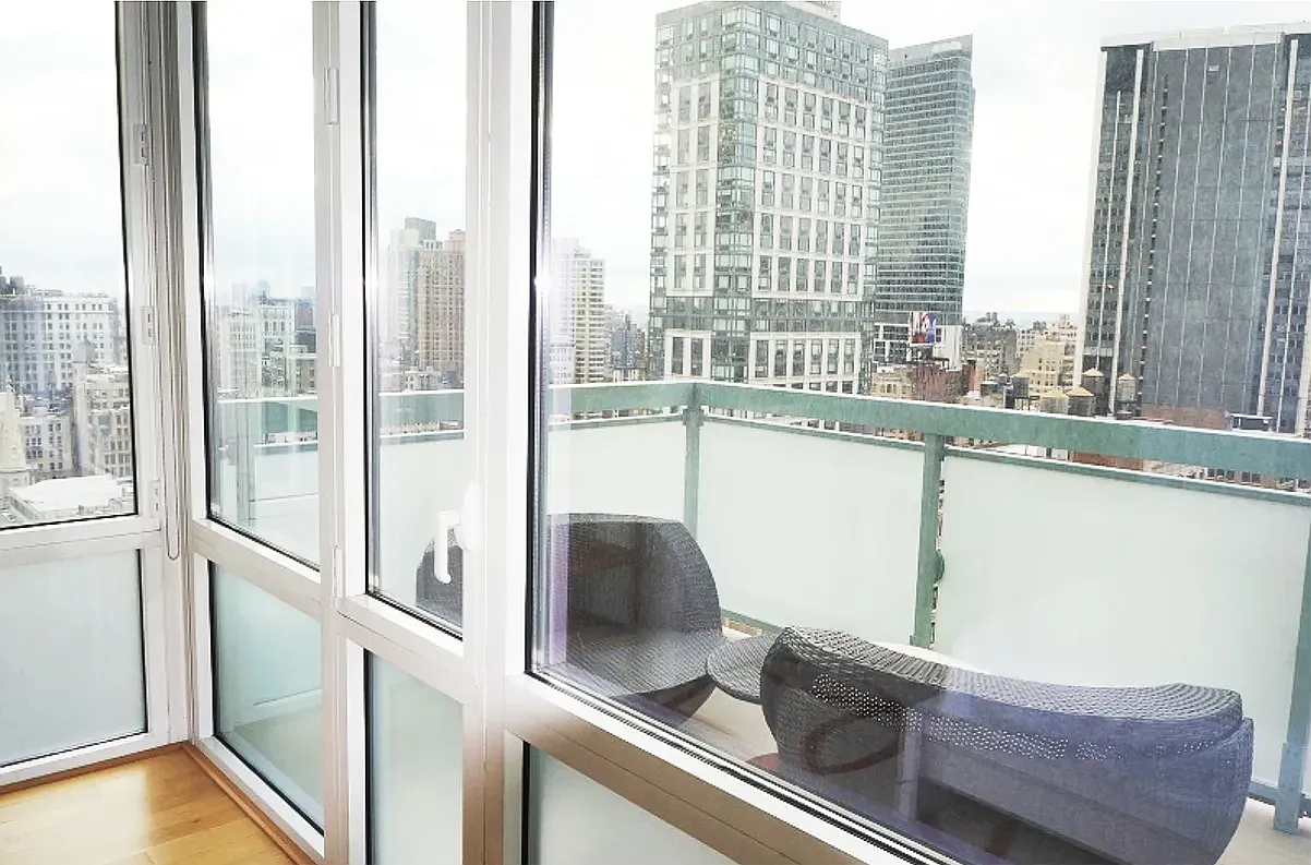 325 Fifth Avenue — Photo 2